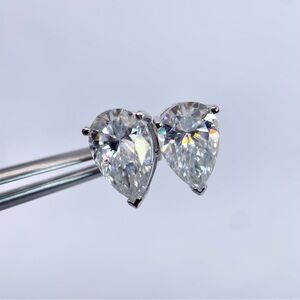 Classic Pear-Cut Clear Crystal Stud Earrings - Silver Tone
